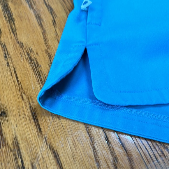 Dansko scrub top, aqua/teal size medium.  Short sleeves, pockets on side. - Picture 6 of 15
